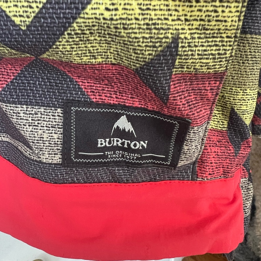 Aztec Pattern Hooded Jacket - Picture 3 of 4